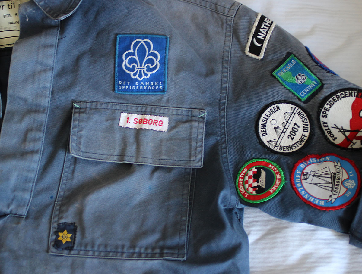 En uniforms venstre bryst